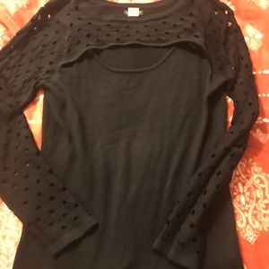 Keyhole chest sweater. Super cute! 🖤